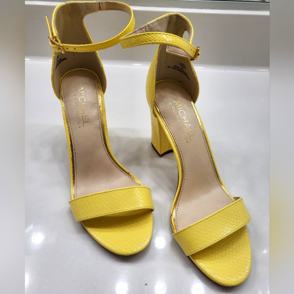 NWOT Michael Kors Chunky Heel Sandals